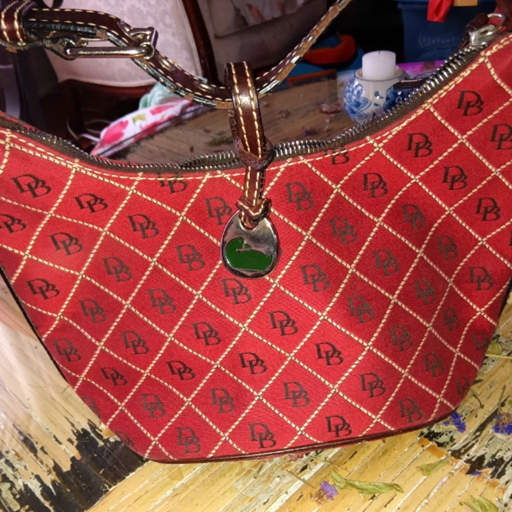 Vintage signature Dooney & Bourke purse